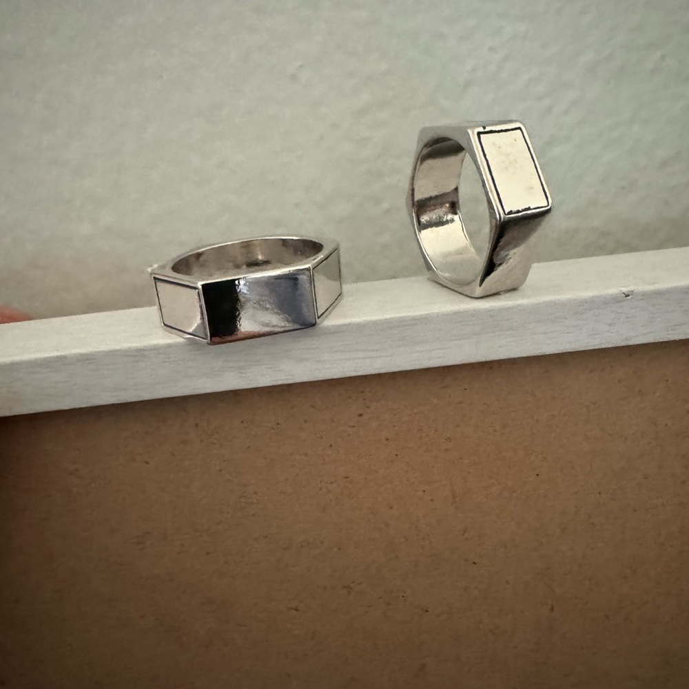 Modern Silver Jewelry Rings with Sleek and Geometric Designs